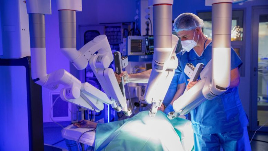 Prostatectomie robotică la Spitalul Clinic SANADOR: recuperare rapidă și rezultate excelente