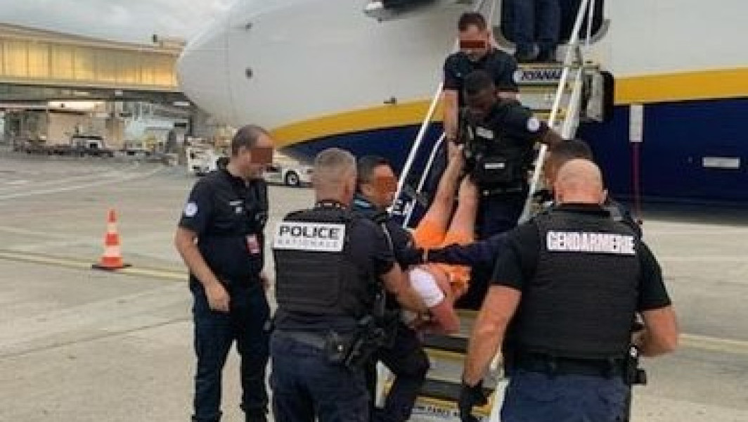 Ryanair: zbor deviat către Toulouse după altercație la bord; pasager imobilizat, zborul continuând spre Girona