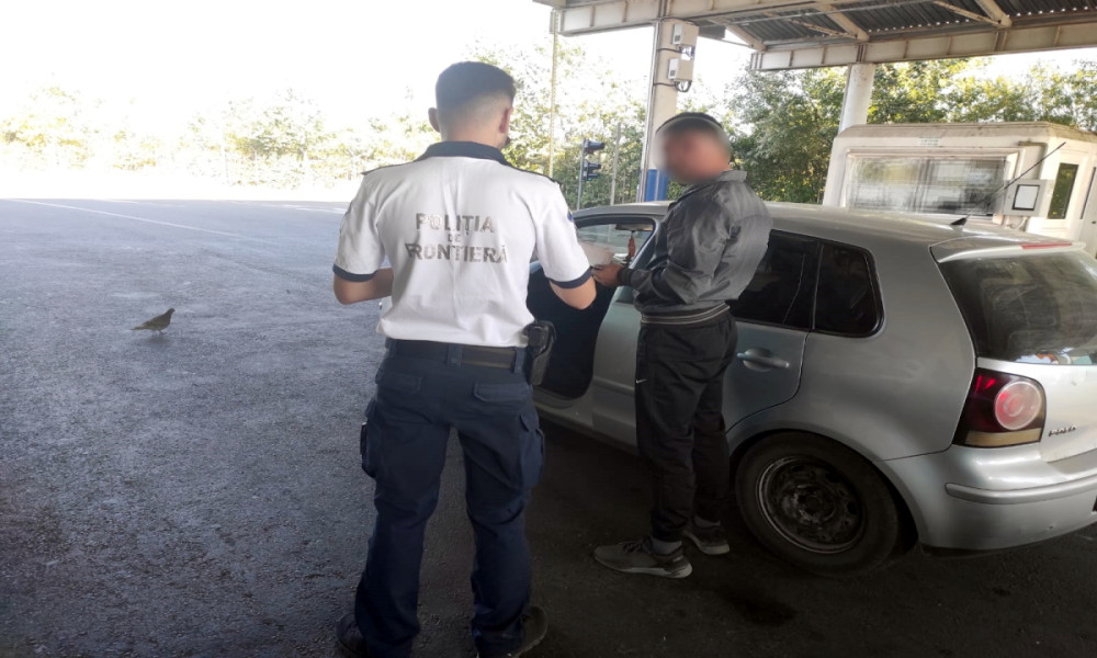 Poliția de frontieră investighează un cetățean cu dublă cetățenie surprins la volan cu permis suspendat