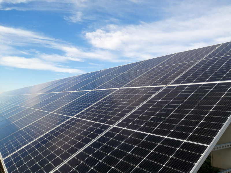 Primăria comunei Santa Mare din Botoşani lansează licitația pentru un sistem fotovoltaic propriu