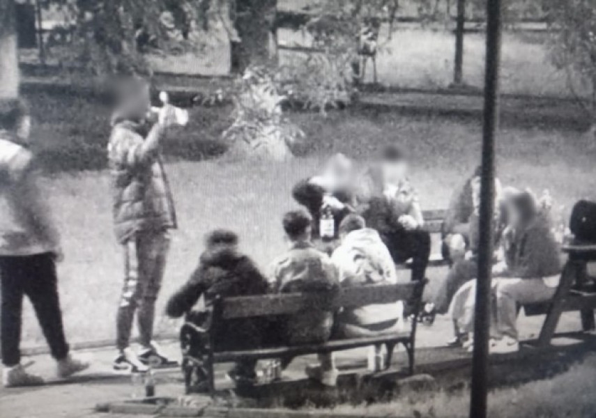 Nouă tineri amendați în parcul de joacă din Botoșani