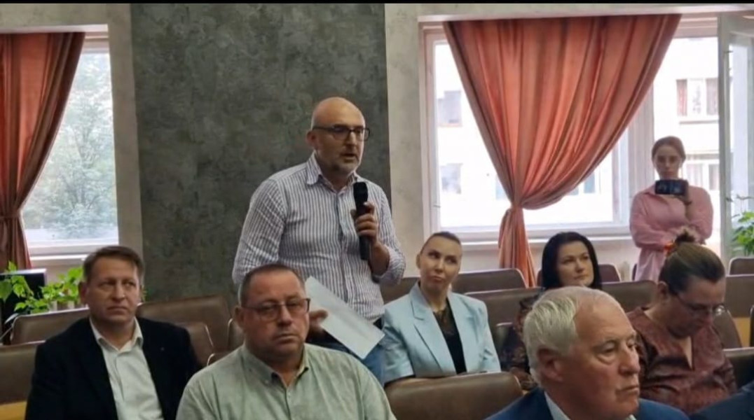 Consilier botoșănean donează laptop elevului olimpic din Botoșani