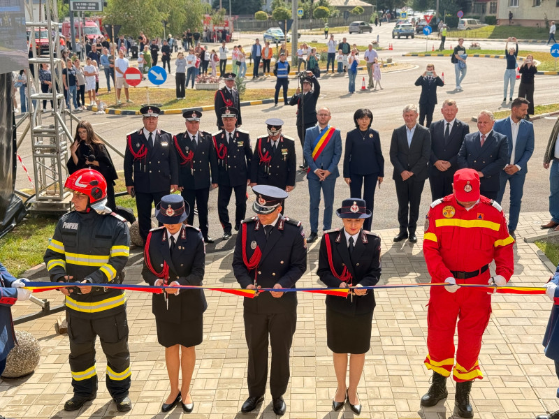 FOTO Noul sediul al ISU Botoşani, inaugurat cu ceremonii militare şi religioase. Raed Arafat, prezent la eveniment