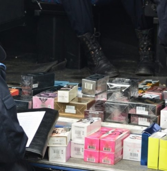 Cum recunoști substanțele chimice de evitat în alimente, ustensile de bucătărie și produse cosmetice