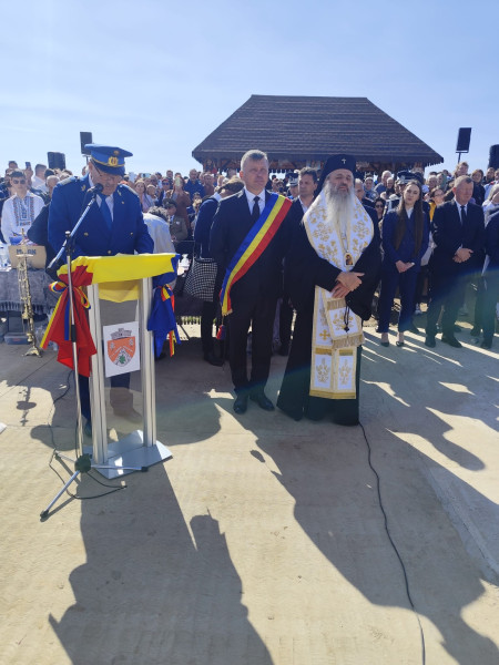Distincție oferită de mitropolitul Moldovei și Bucovinei unui primar din județul Botoșani. „Cea mai înaltă distincție a sfintei noastre mitropolii”