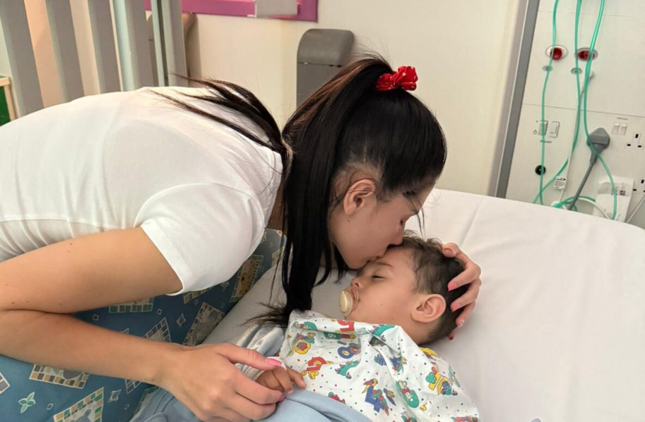 Povestea unui copilaș de doar doi ani care luptă cu o boală cruntă pentru a trăi. Mama: „În fiecare zi, lacrimile lui îmi sfâșie inima și mă simt neputincioasă”