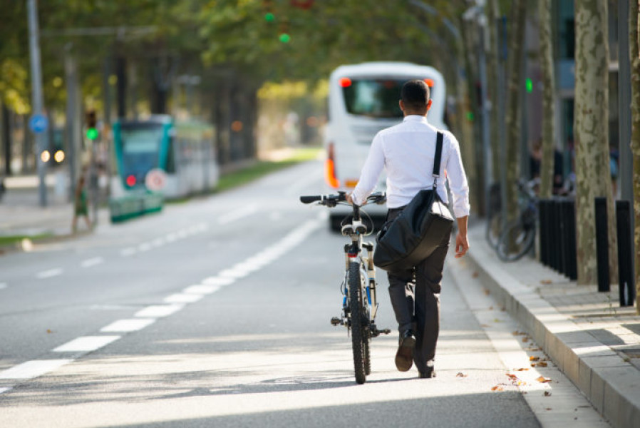 Acţiune blitz la Botoşani pentru creşterea siguranţei bicicliştilor şi trotinetelor electrice