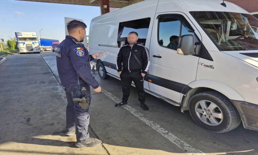 Bărbat prins cu permis de conducere fals cumpărat online la Stânca