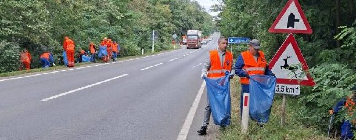 Angajații Drumurilor Naționale din Botoșani au început campania de curățenie înainte de termen