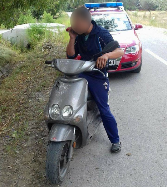 Botoșănean prins de polițiști conducând un scuter fără acte și fără permis