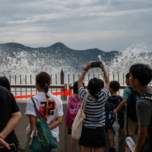 Hong Kong se pregătește de super-taifunul Ragasa, cel mai puternic din acest an