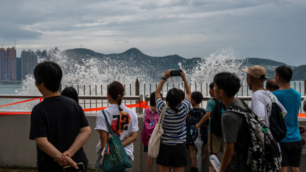 Hong Kong se pregătește de super-taifunul Ragasa, cel mai puternic din acest an