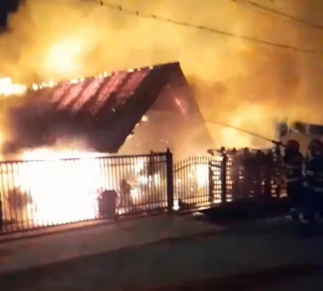 Incendiu la o locuință din comuna Albești, a fost nevoie de intervenția pompierilor