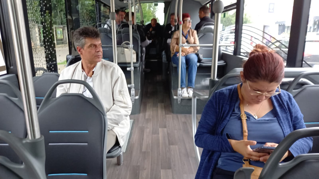 Primul autobuz pe hidrogen și baterii electrice a fost prezentat la Iași