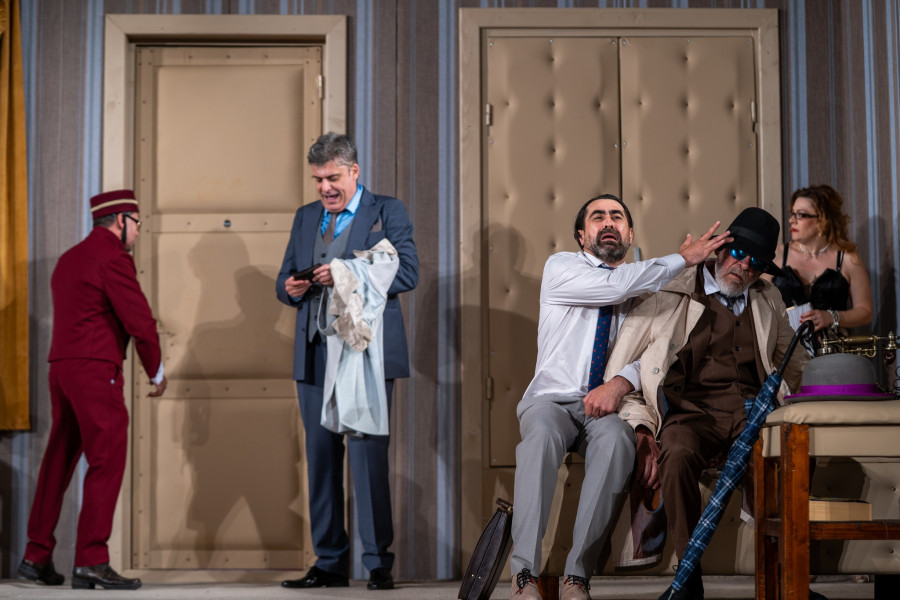 Teatrul Mihai Eminescu Botoșani începe stagiunea 68 cu comedia „O noapte nebună, nebună!”