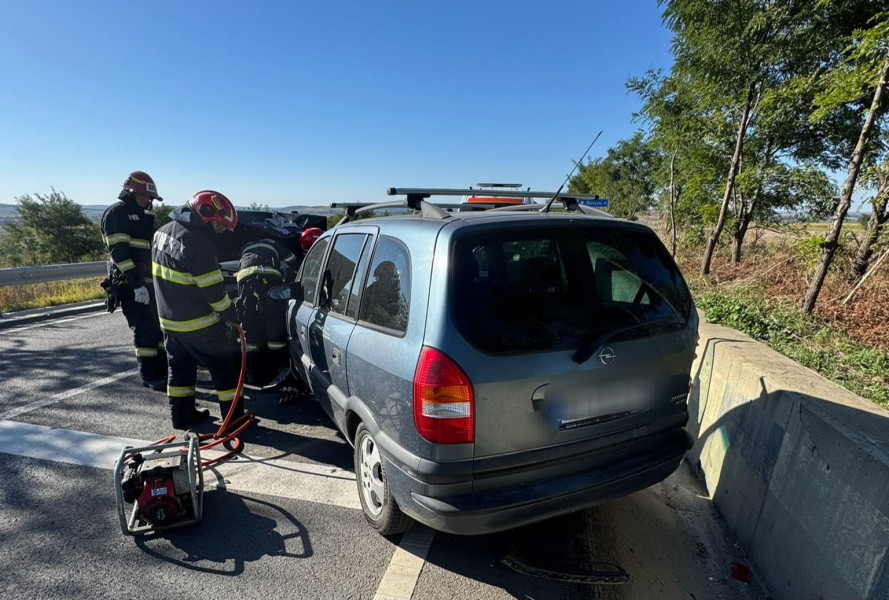 Trei autoturisme au fost implicate într-un accident la Bălușeni fără victime încarcerate