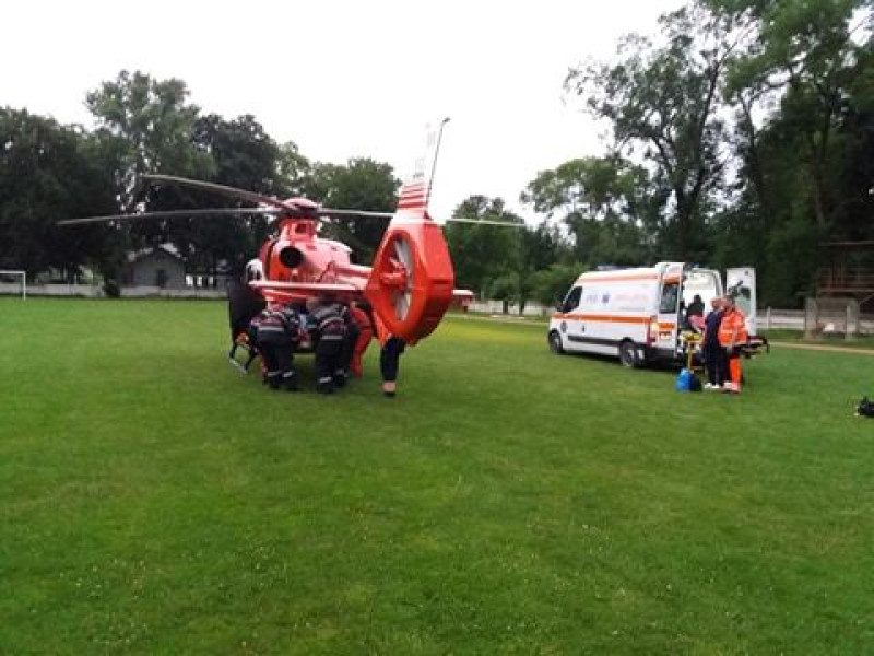 Elicopterul SMURD intervine pentru salvarea unui șofer rănit grav la Dorohoi