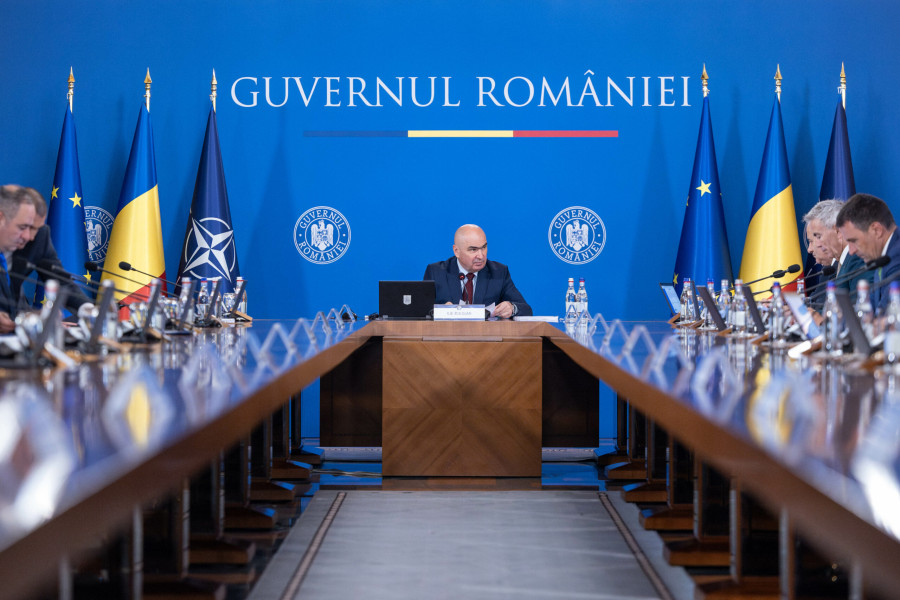Premierul Bolojan propune interzicerea cumulului pensiei cu salariul la stat și alte reforme în administrație