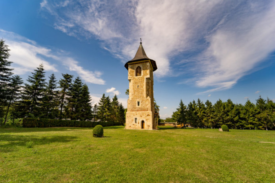 Turnul clopotniță al mănăstirii Popăuți, o mărturie medievală valoroasă la Botoșani