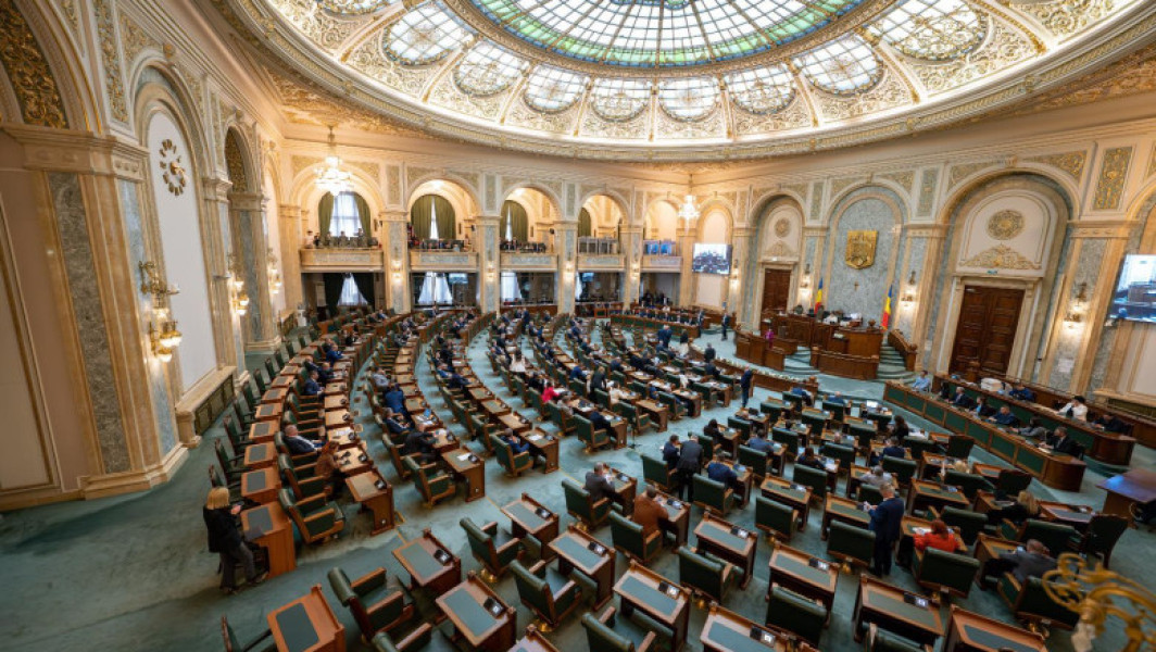 Senatul adoptă retragerea integrală a banilor din pensii pentru pacienții oncologici
