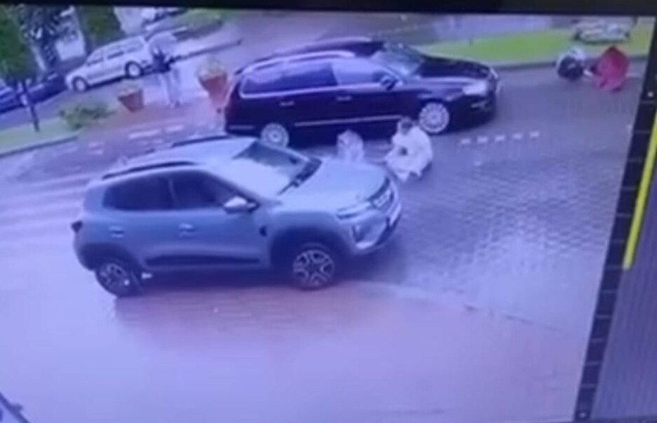 Două fete lovite pe o trecere de pietoni în Dorohoi de un șofer neatent