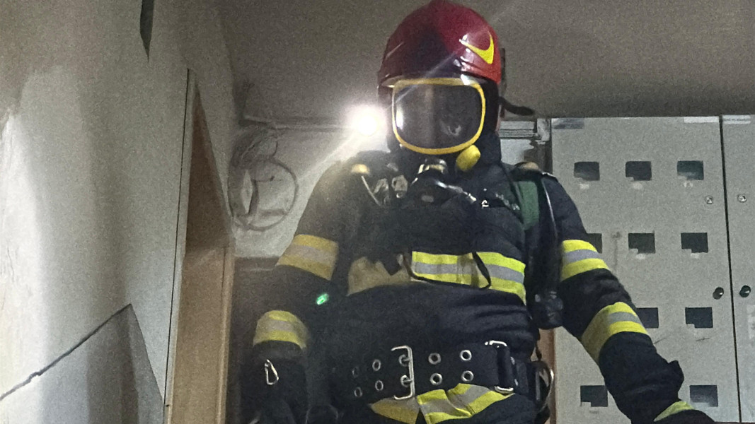 Incendiu la un apartament din Botoșani cauzat de o lumânare aprinsă