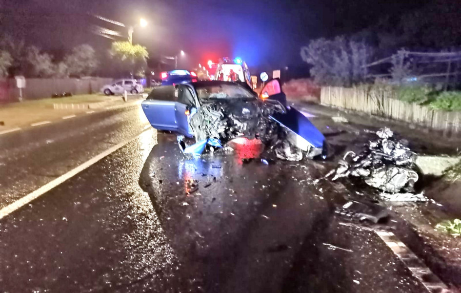 Tânăr rănit după ce mașina condusă de el a lovit un cap de pod la Hudum