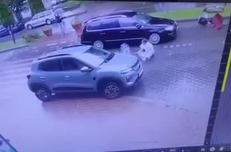 Două fete lovite pe trecerea de pietoni în Dorohoi, una internată cu fractură