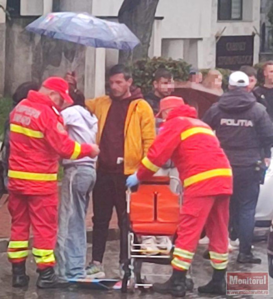 Jandarm intervenţionează prompt după accidentul cu două fete lovite pe trecerea de pietoni în Dorohoi