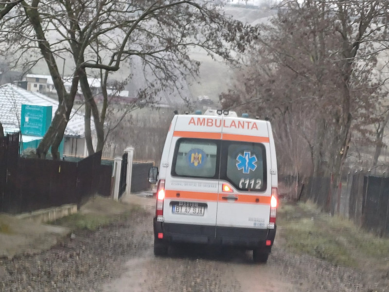 Bărbat din Botoșani a murit în ambulanță după ce a suferit un stop cardio-respirator