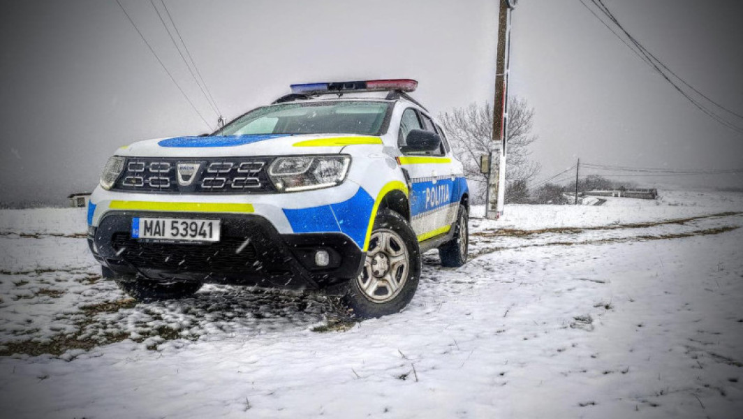 Strat gros de zăpadă și accidente pe drumurile montane afectate de viscol