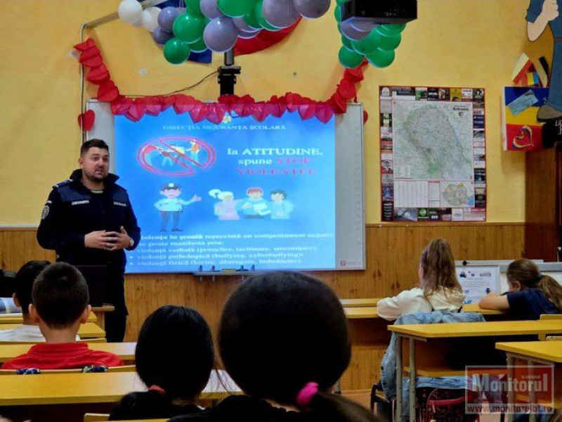 Jandarmii botoșăneni desfășoară activități educative în școli pentru prevenirea faptelor antisociale