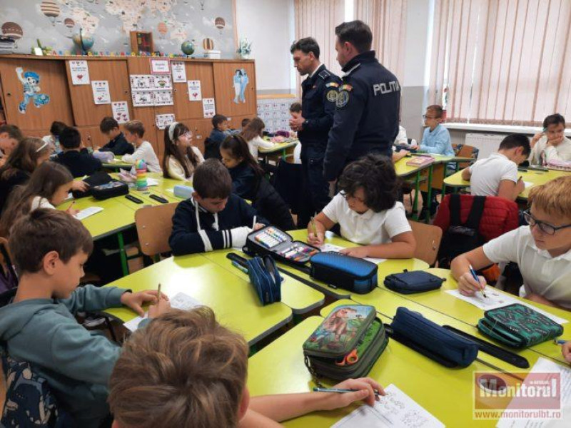 Polițiștii botoșăneni au organizat o activitate dedicată Zilei Mondiale a Animalelor