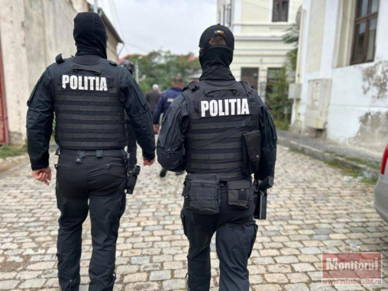 Un șofer beat din Bălușeni, arestat după ce a intrat cu mașina în șanț