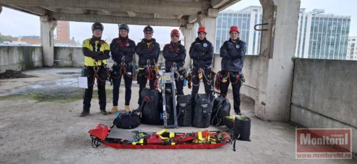 O echipă de pompieri botoșăneni participă la competiția națională de salvare la înălțime HERO România 2025