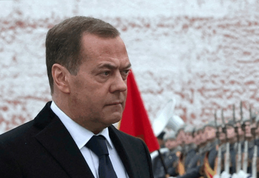 Dmitri Medvedev avertizează că europenii trebuie să simtă teama războiului