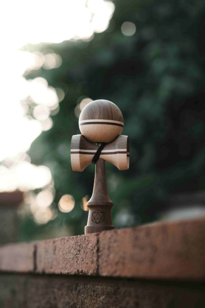 Kendama, jocul japonez care câștigă popularitate în România prin Labubu