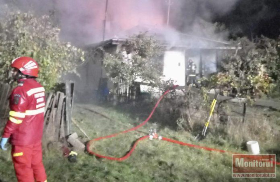 Incendiu mortal la o casă din Ștefănești: proprietarul găsit carbonizat