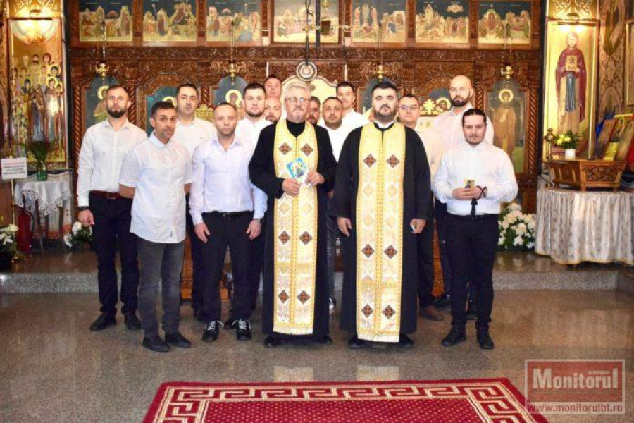 Treisprezece deţinuţi din Botoşani au trăit o experienţă religioasă la biserică