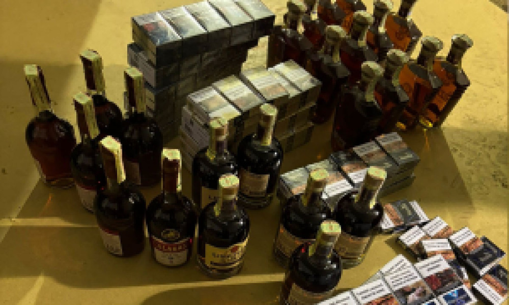 Tigări și alcool fără acte, confiscate de polițiștii de frontieră la Botoșani