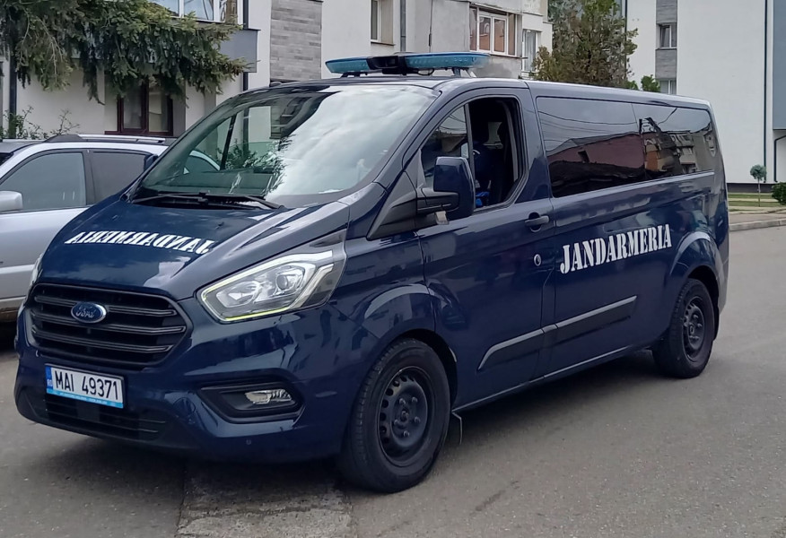 Tânără dată dispărută, găsită lângă o biserică din Botoșani și condusă la spital