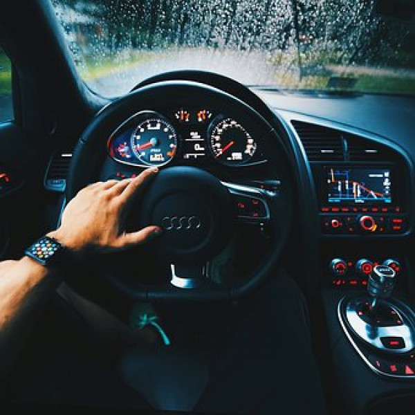 Bărbat din Botoșani prins conducând cu permis suspendat și viteză excesivă