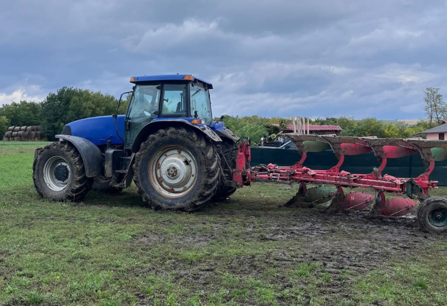 Doi bărbați din Săveni au fost arestați după ce au furat un tractor în Botoșani