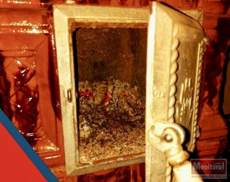 Patru persoane rănite grav după ce au aprins focul cu benzină în județul Botoșani