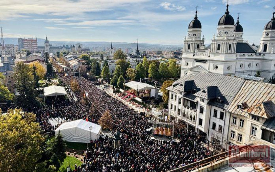 Zi de mare pelerinaj la hramul Sfintei Parascheva în Iași