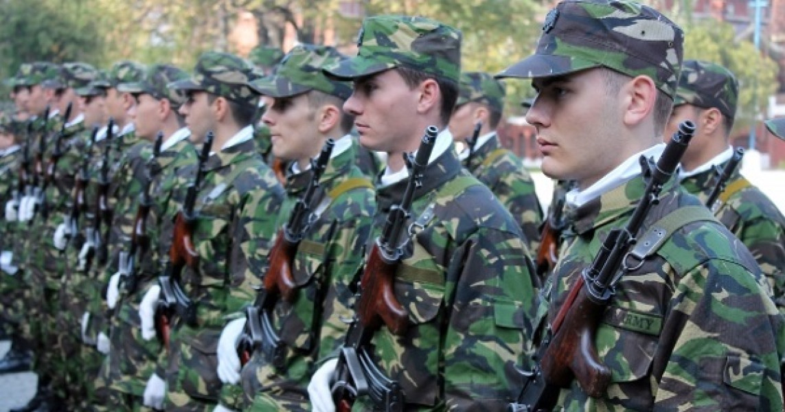 Tot mai multe țări europene reanalizează serviciul militar obligatoriu