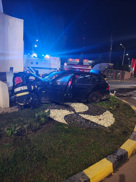 Doi bărbați răniți în accident rutier la ieșirea din municipiul Botoșani