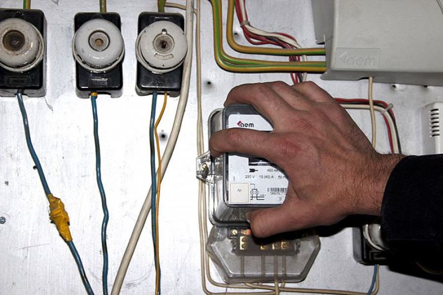 Delgaz Grid a identificat peste 980 de cazuri de consum fraudulos de energie în 9 luni