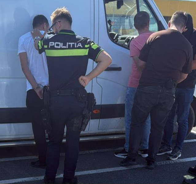 Doi bărbați urmăriti internațional prinși de polițiști la Botoșani