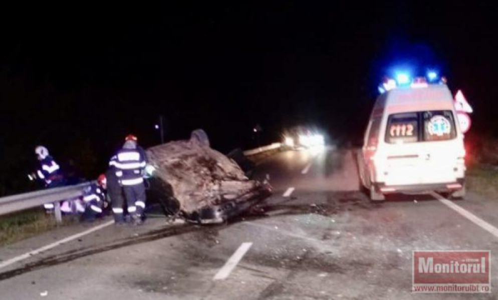 Mașină răsturnată la Trușești după impactul cu un autoturism parcat